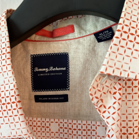 Tommy Bahama Button Down - Picture 4 of 7